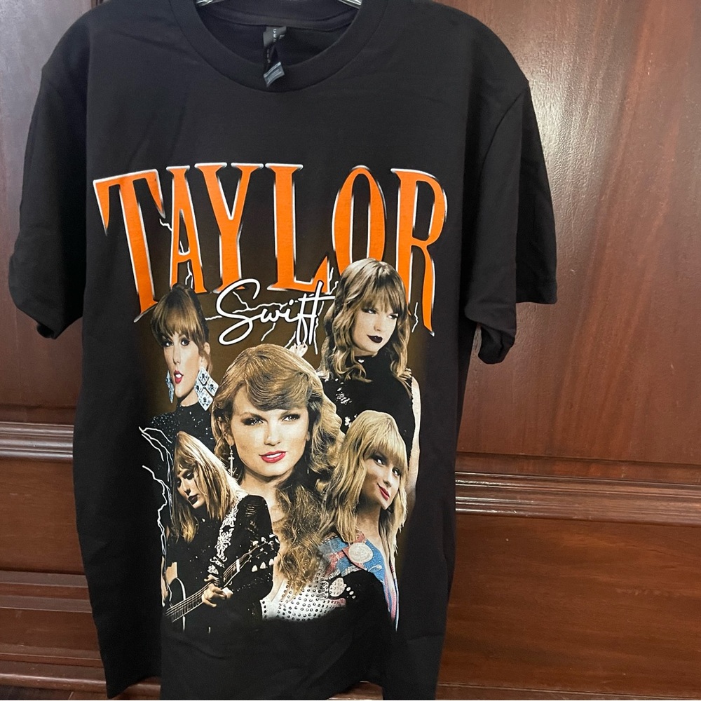 Taylor swift concert shirt size m